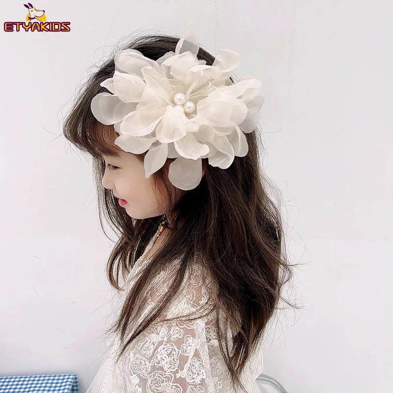 New Sweet White Pearl Cloth Flowers Hair Pin for Travel Show Party French Retro Side Clips Hair Band Girl Hair Accessoires